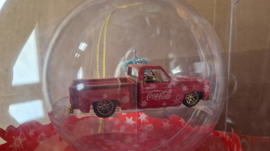 M2 Machines Chase Exclusive Coca Cola Ornament 1974 Chevy Stepside Truck  (CT09)