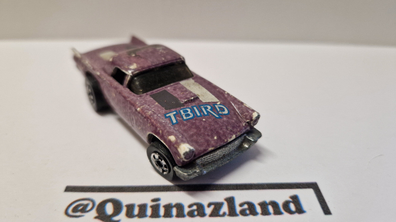 Hot wheels  Color changer  57 T-Bird   (A02)
