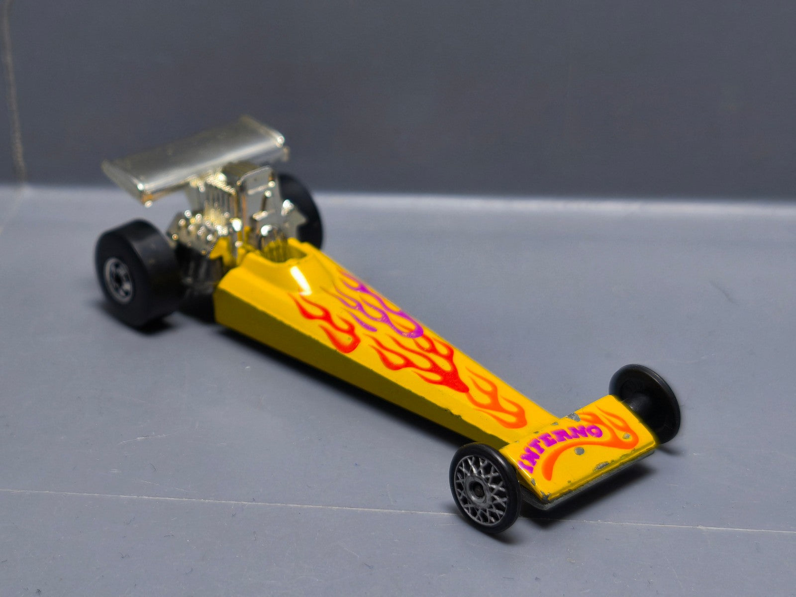 Hot Wheels 1977 Flying colors Inferno Version BW  (A27)