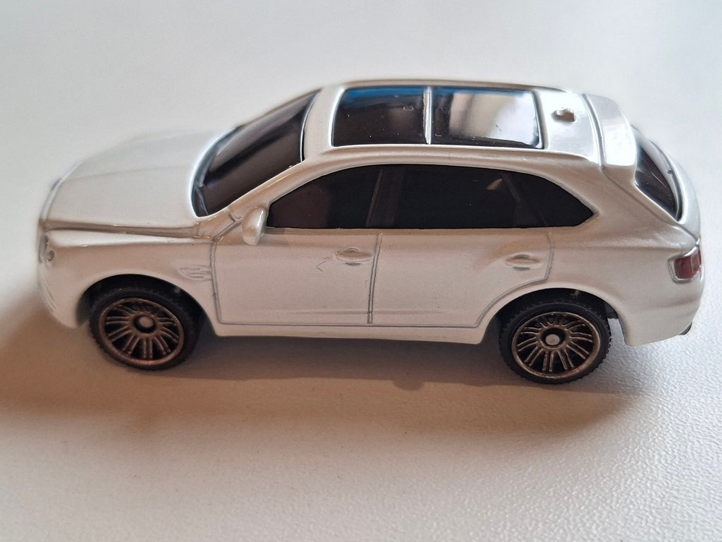 Matchbox  '18 Bentley bentayga mainline 004  (A06)