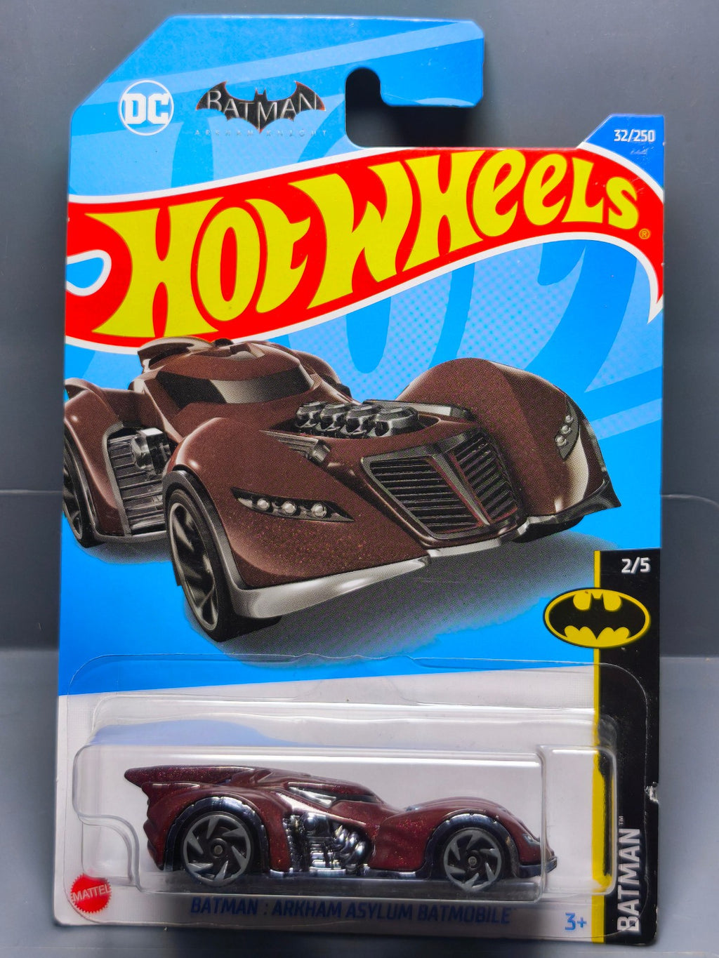 Hot Wheels Batmobile   2022-032 (NP17)