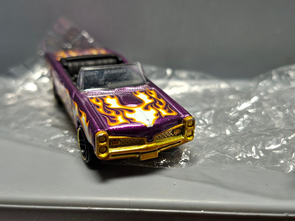 Hot Wheels 2010 easter speedsters egg '67 Pontiac GTO  (NP06)