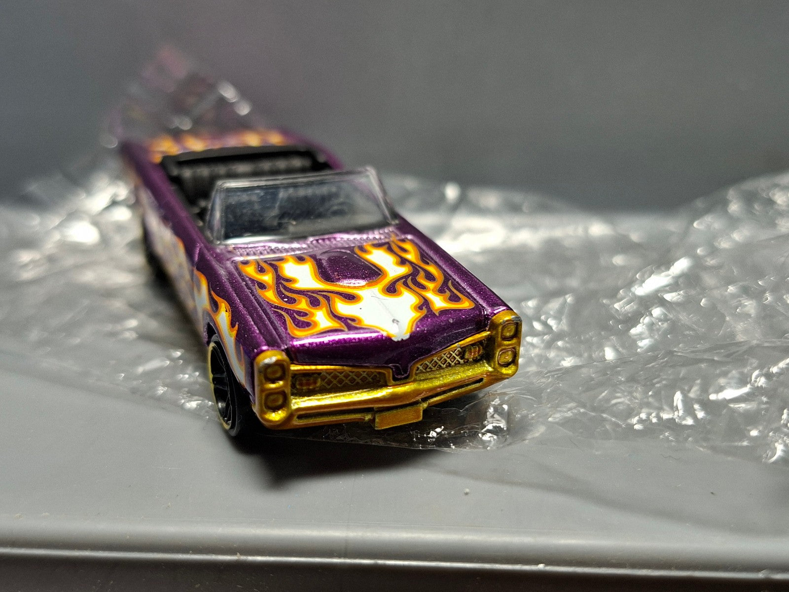 Hot Wheels 2010 easter speedsters egg '67 Pontiac GTO  (NP06)