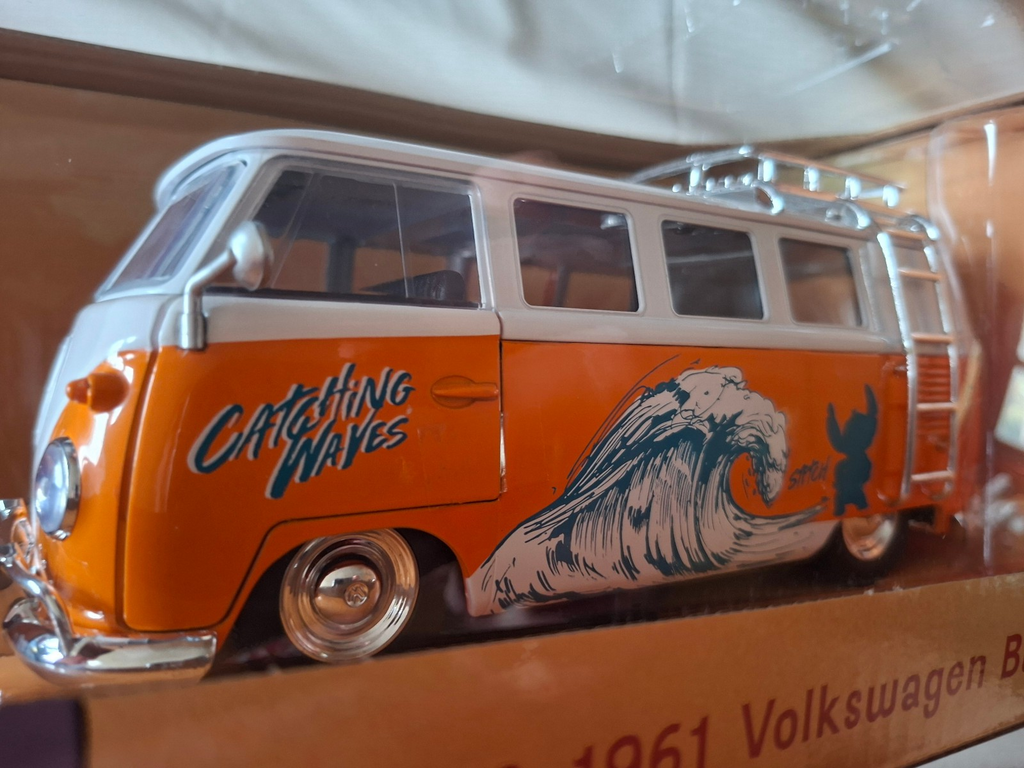 Jada 1/24  Stitch & 1961 Volkswagen Combi Bus (ET)