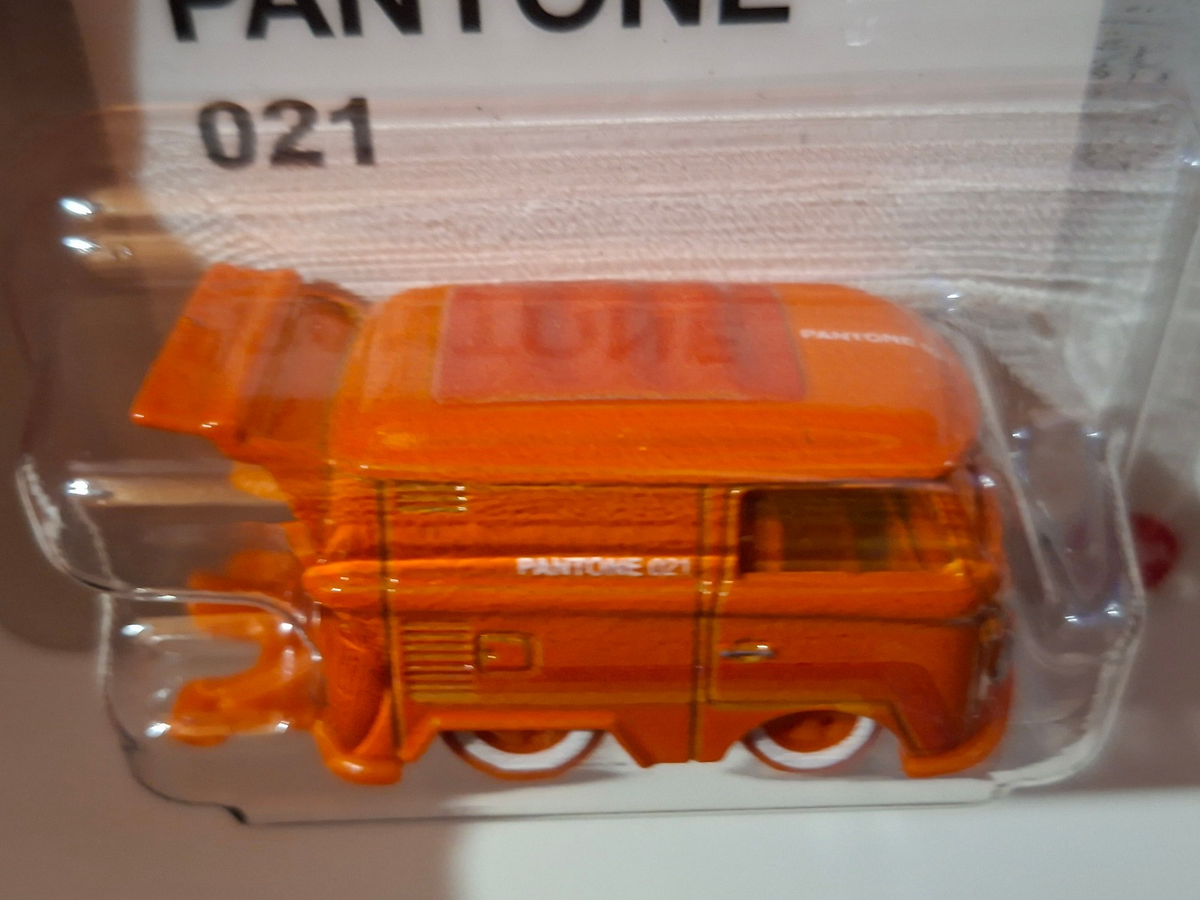 Hot Wheels 2026 Pantone Mix A Volkswagen Kool Kombi    (NP29)