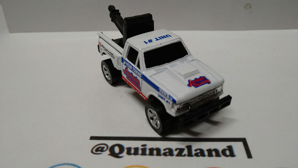 Maisto 89 Ford f-150 baja wrecker  (A21)