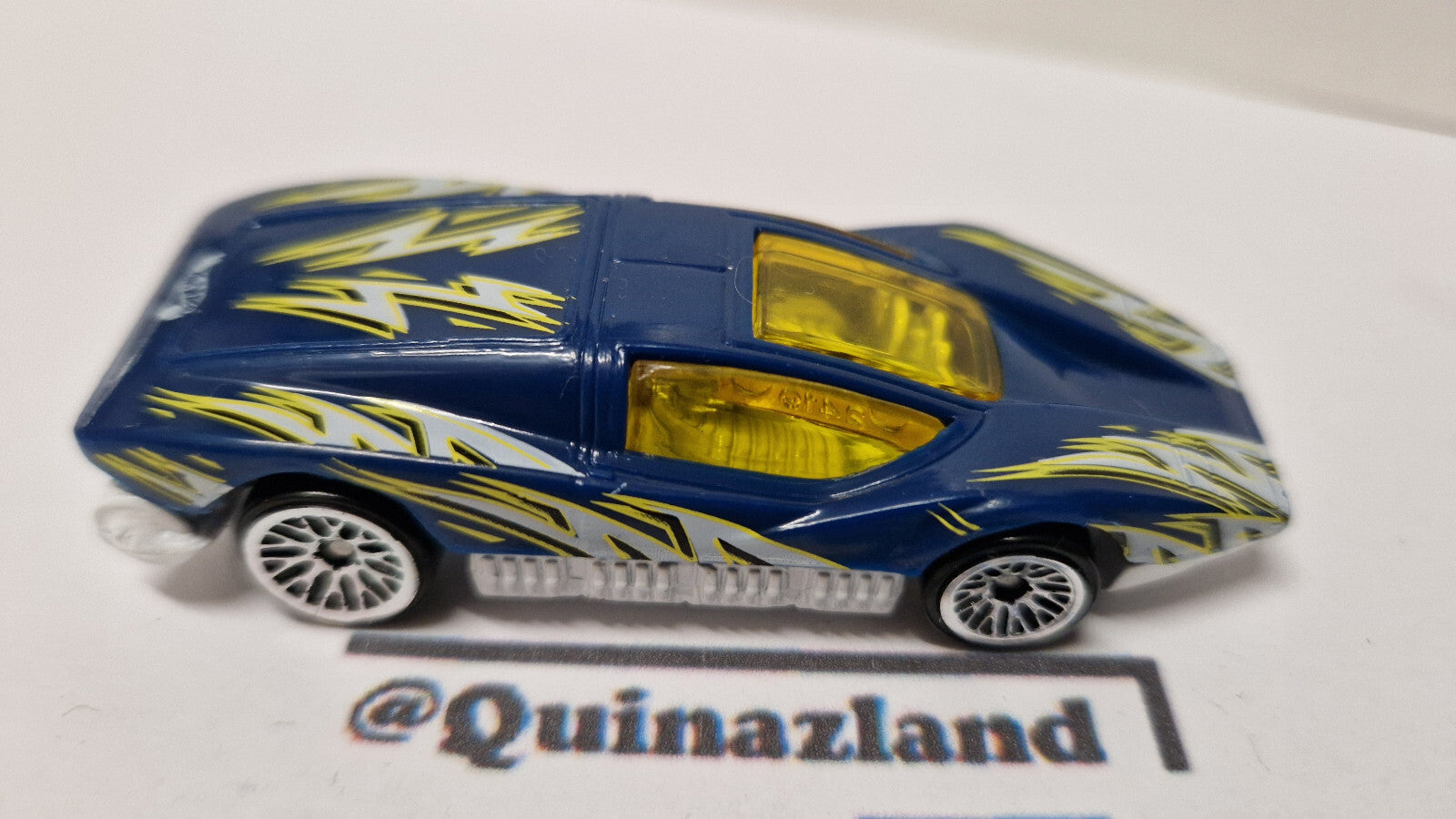 Hot Wheels 2002 kringle's Kruisers Silver bullet    (A29)