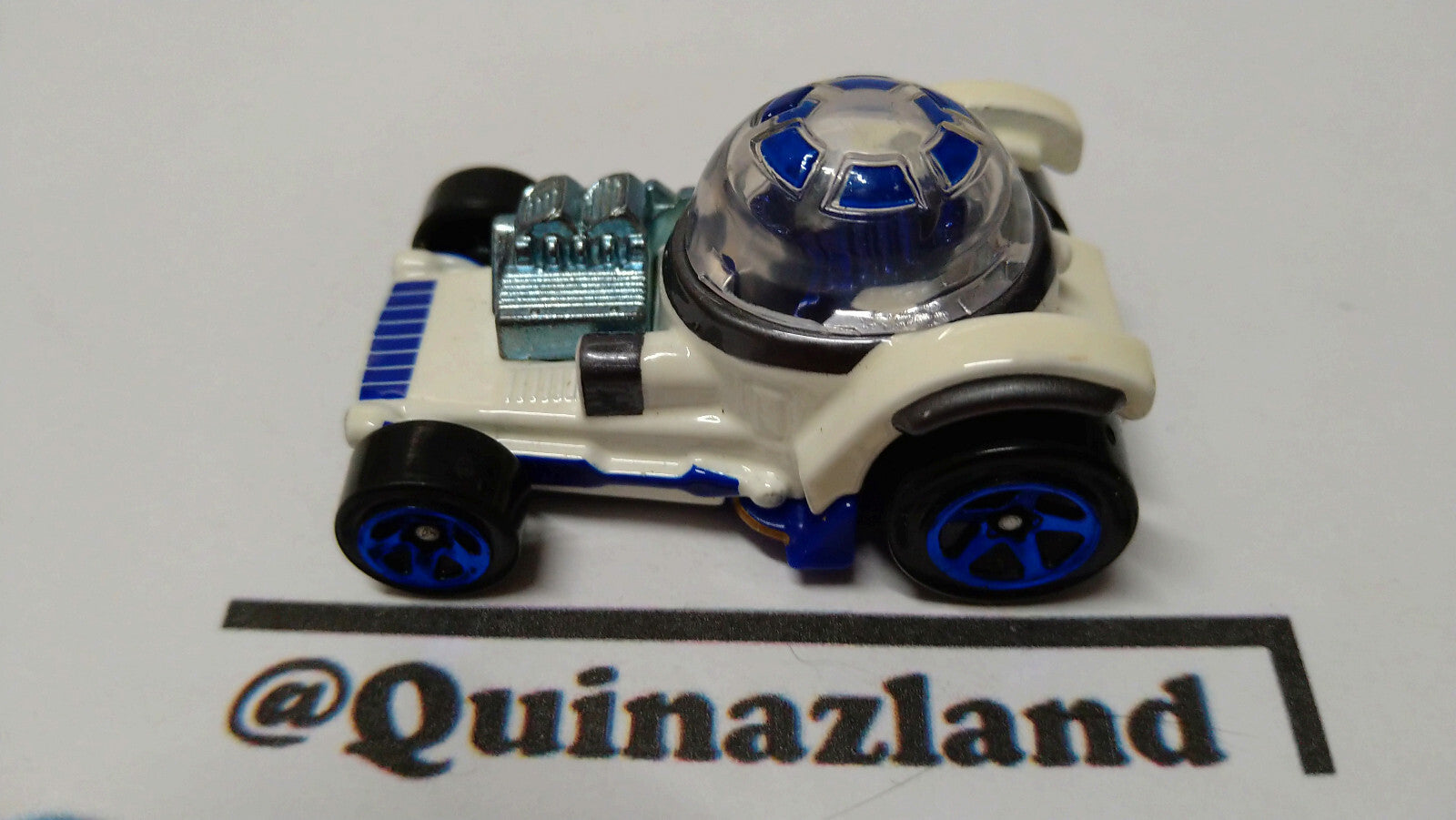 Hot Wheels Star Wars  R2-D2   (A16)