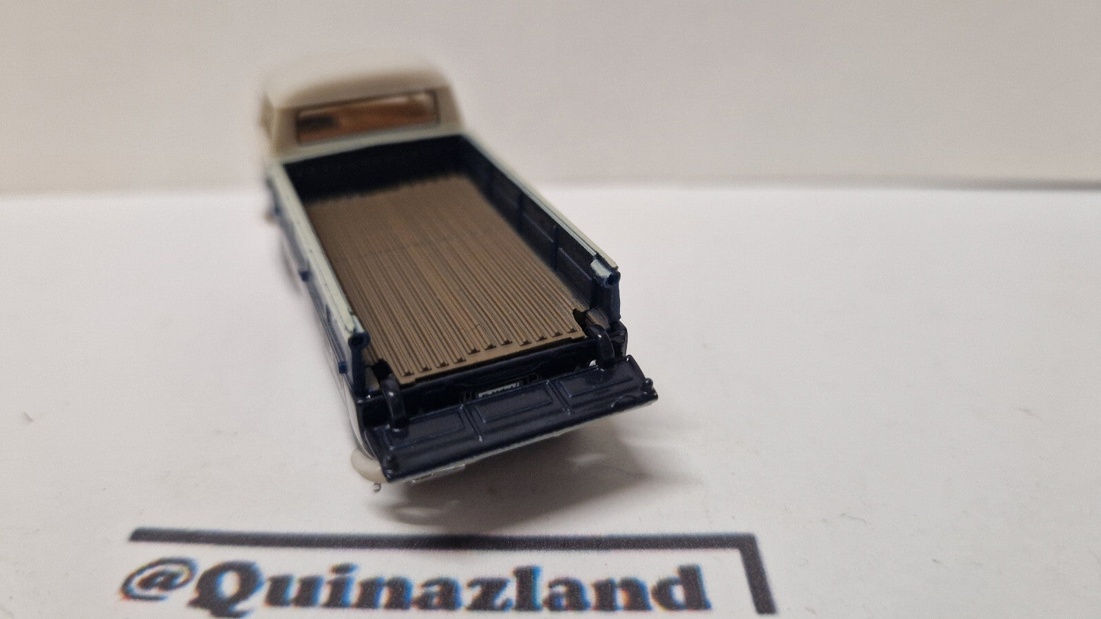Hongwell 1/72 Volkswagen T1 pickup   (A34)