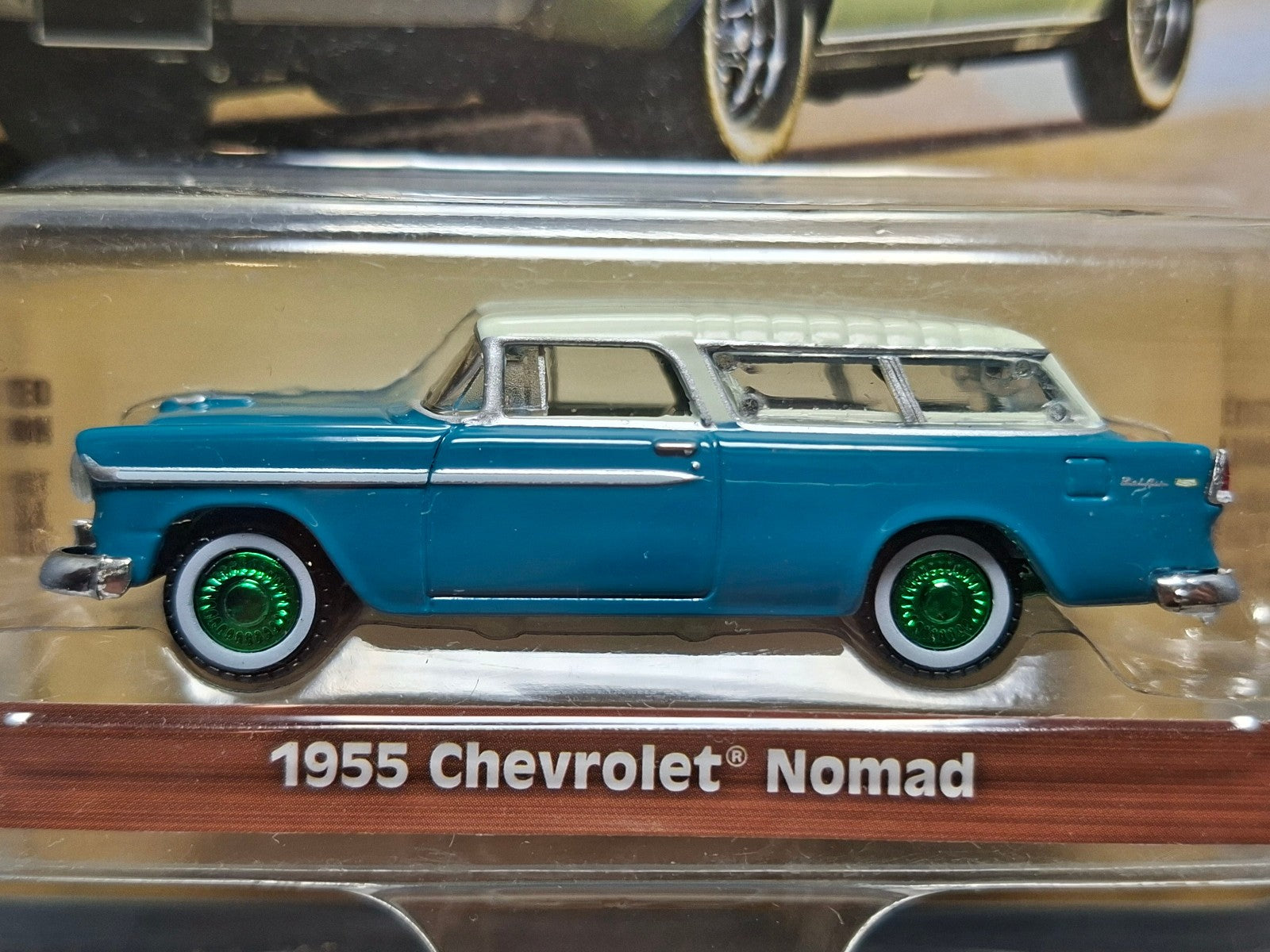 Greenlight Estate Wagons 1955 Chevrolet Nomad Chase (NG33)