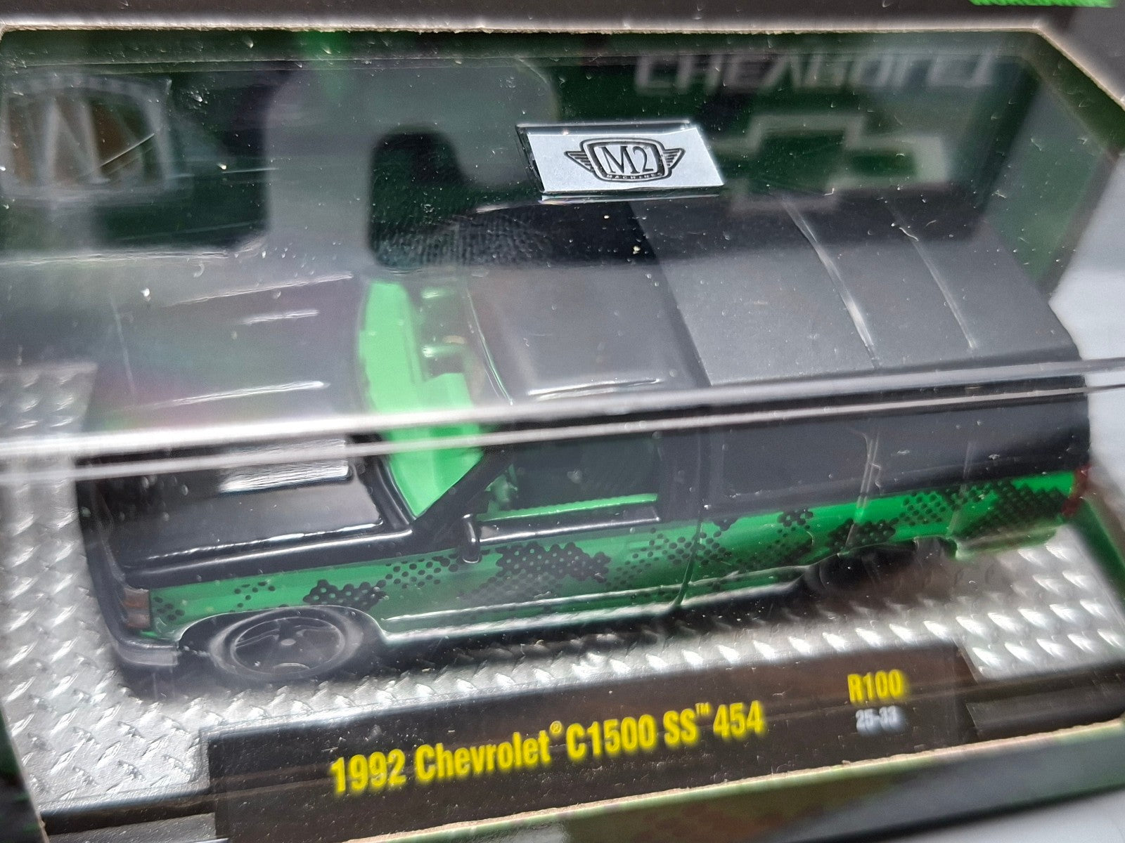 M2 Machines Auto-Thentics Release 100 1992 Chevrolet C1500 SS 454 (NP06)