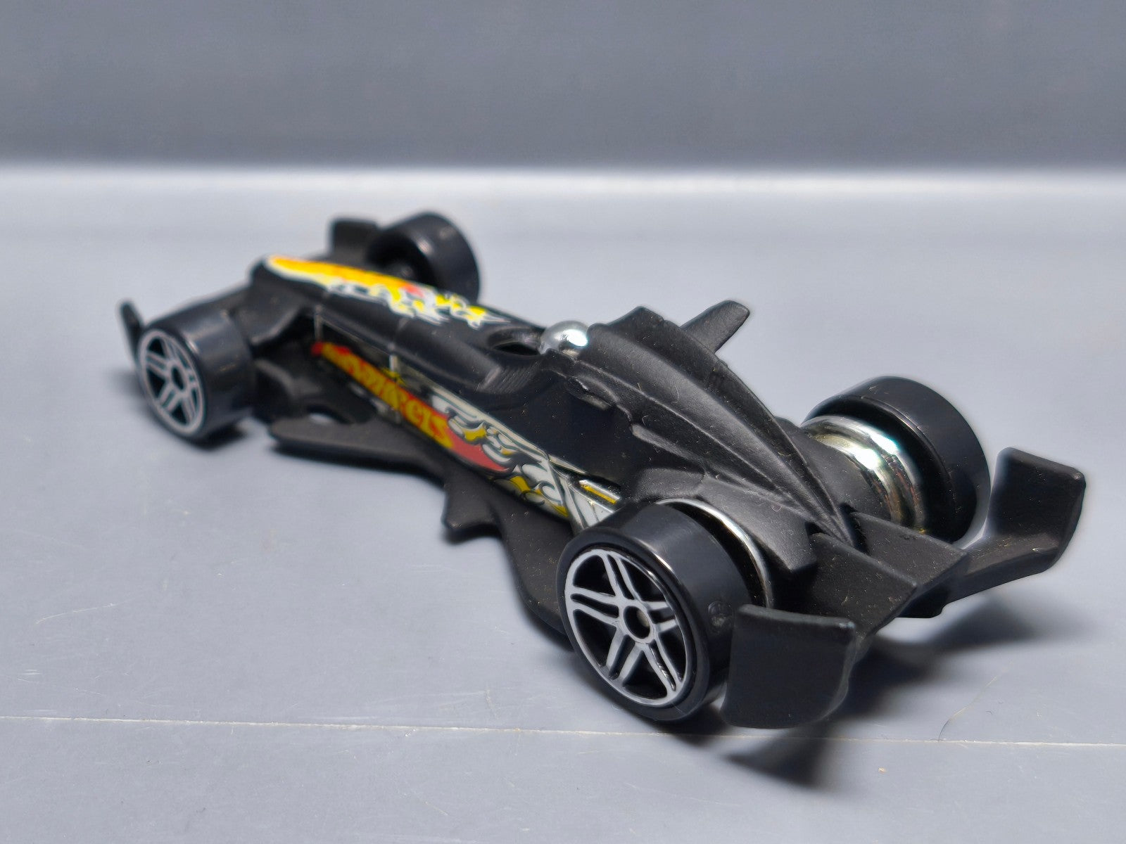 Hot Wheels F-racer 2004-030    (A36)