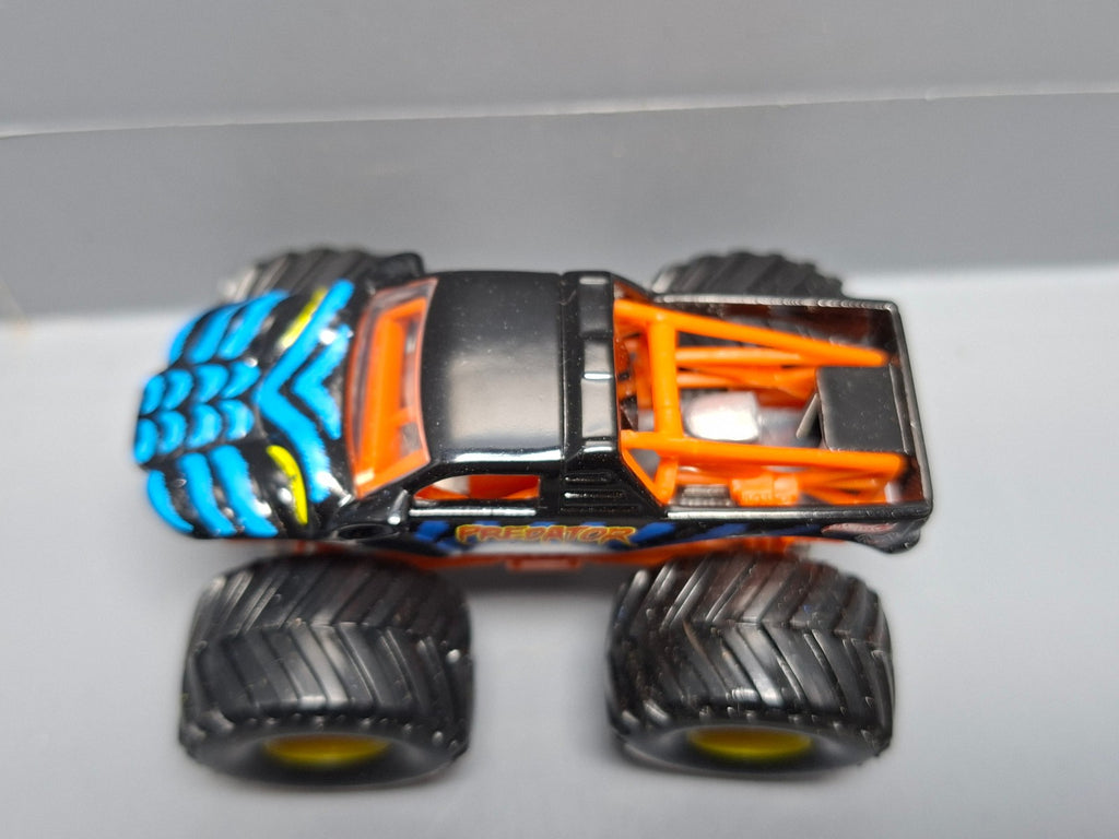 Hot Wheels Monster jam  Predator   (CP05)