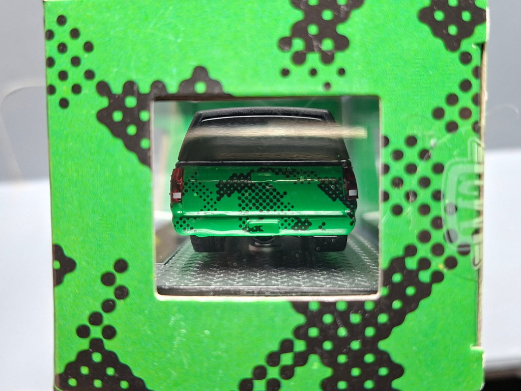 M2 Machines Auto-Thentics Release 100 1992 Chevrolet C1500 SS 454 (NP06)