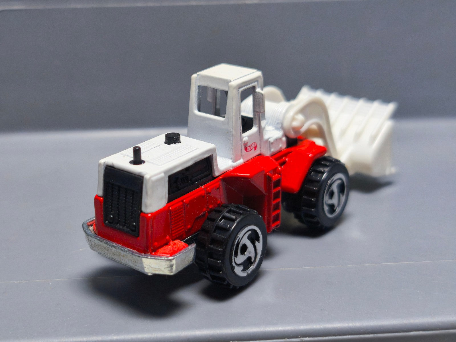 Hot Wheels 2000 mainline 111 Wheel loader  (A38)