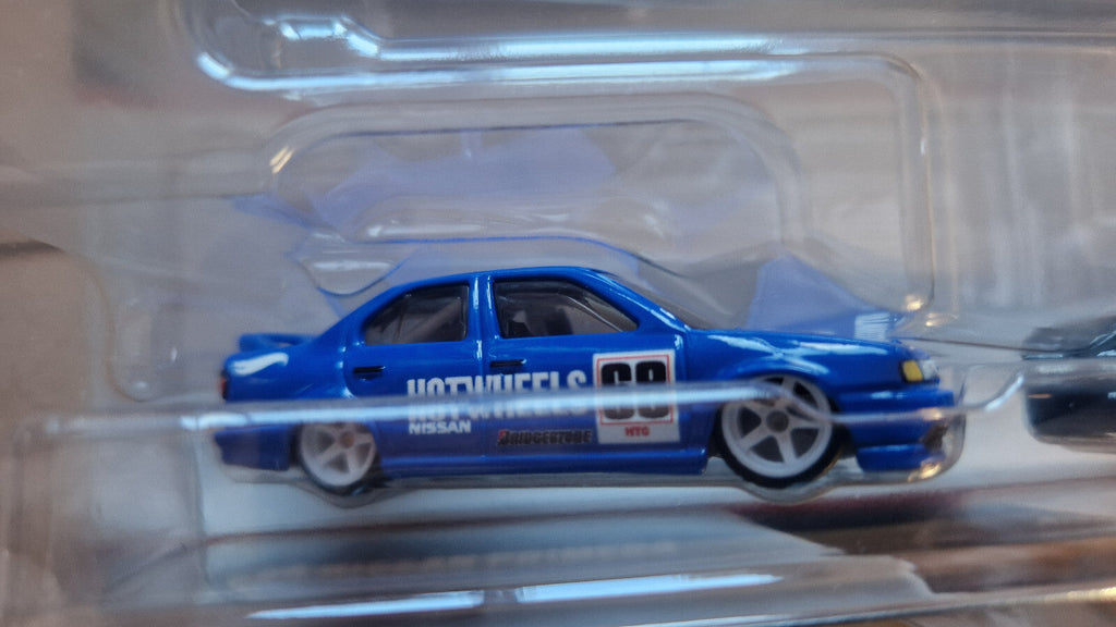 Hot Wheels Premium 2-pack ’94 NISSAN PRIMERA / NISSAN R390 GT1 (CT15)
