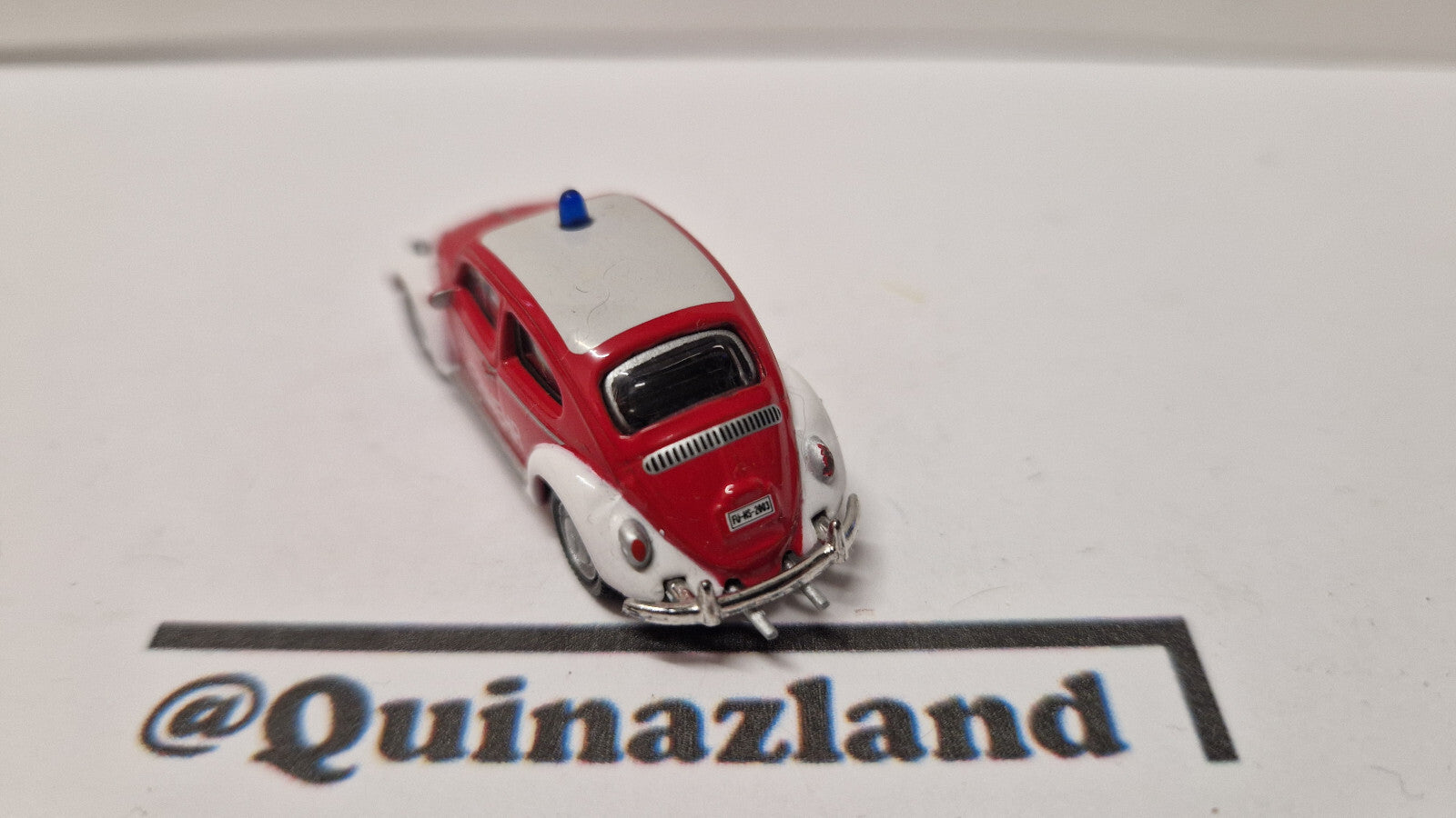 Schuco 1/87 Volkswagen beetle ⚠️ il manque un feu à l'avant (A05)