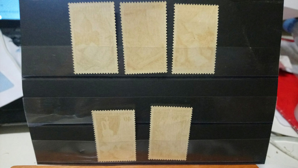 lot 5 Timbres France Mètiers D'art production de luxe vues de Paris 1954