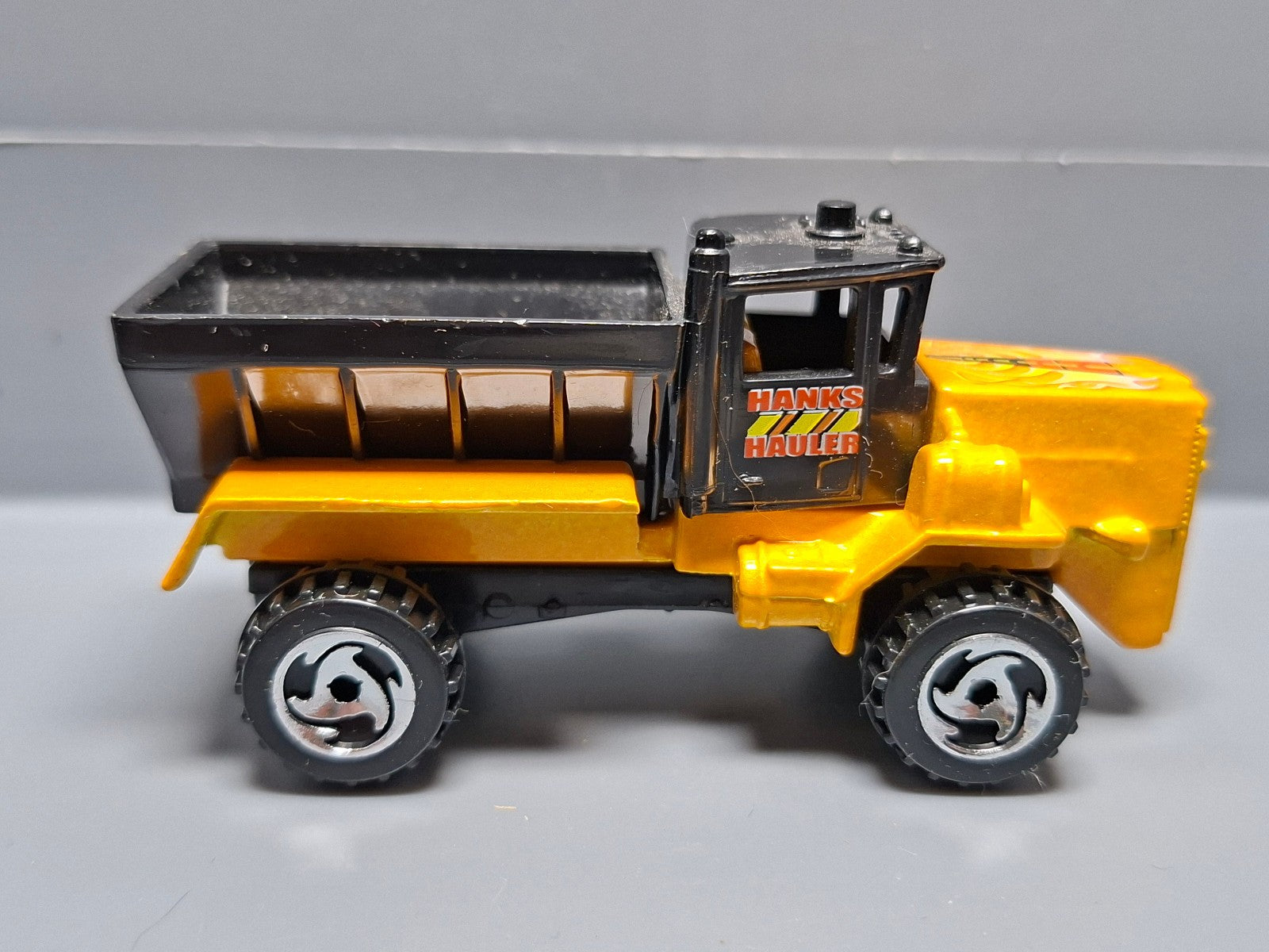 Hot Wheels Oshkosh snowplow version base plastique noire 2000-233 (CP04)
