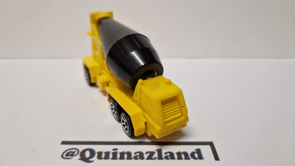 Hot wheels 1997 exclusive multipack Oshkosh cement mixer  (A24)