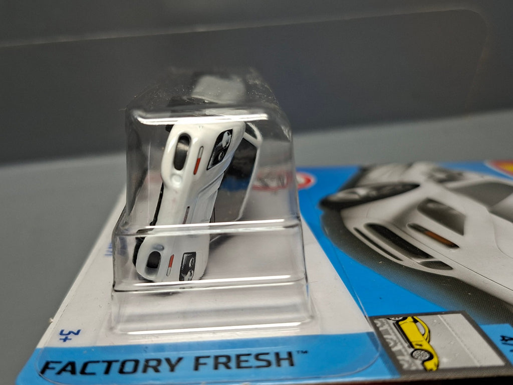 Hot Wheels  exclusive Best buy McLaren F1  2022-107   (NP09)