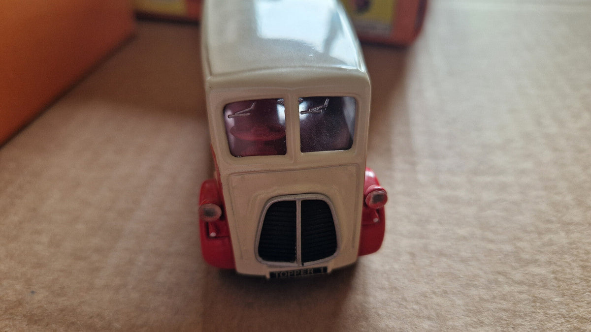 Corgi 1/43 Comic classics Morris J van limitée à 4600 exemplaires (CT06)