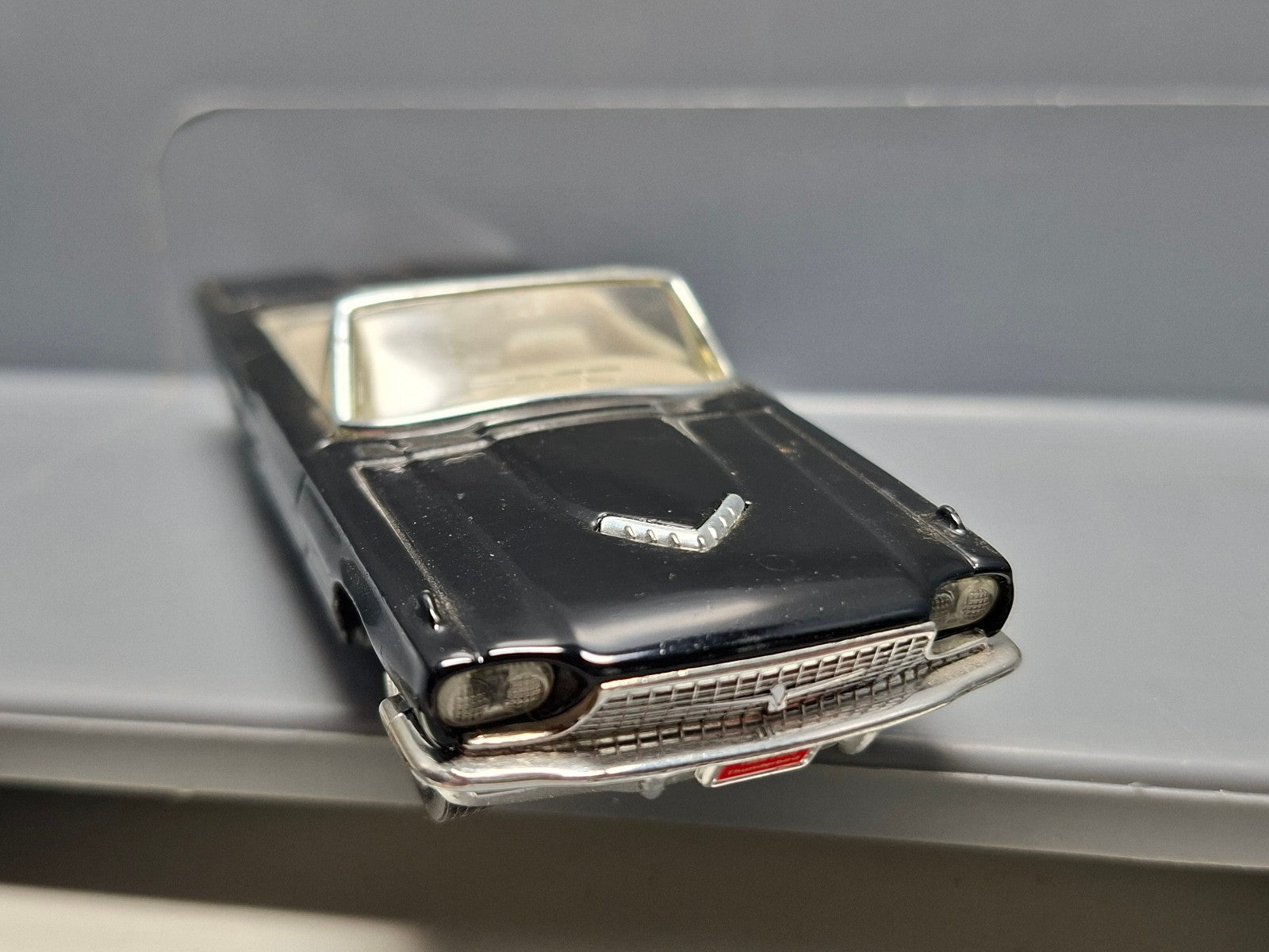 K-Line Kruisers 1966 ford thunderbird plastique de la boite ce décolle (NG09)
