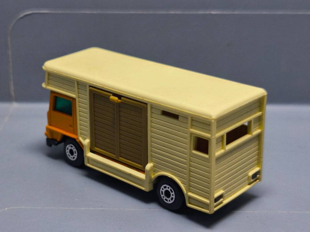 Matchbox Lesney Horse Box made in England avec 2 chevaux  (A20)
