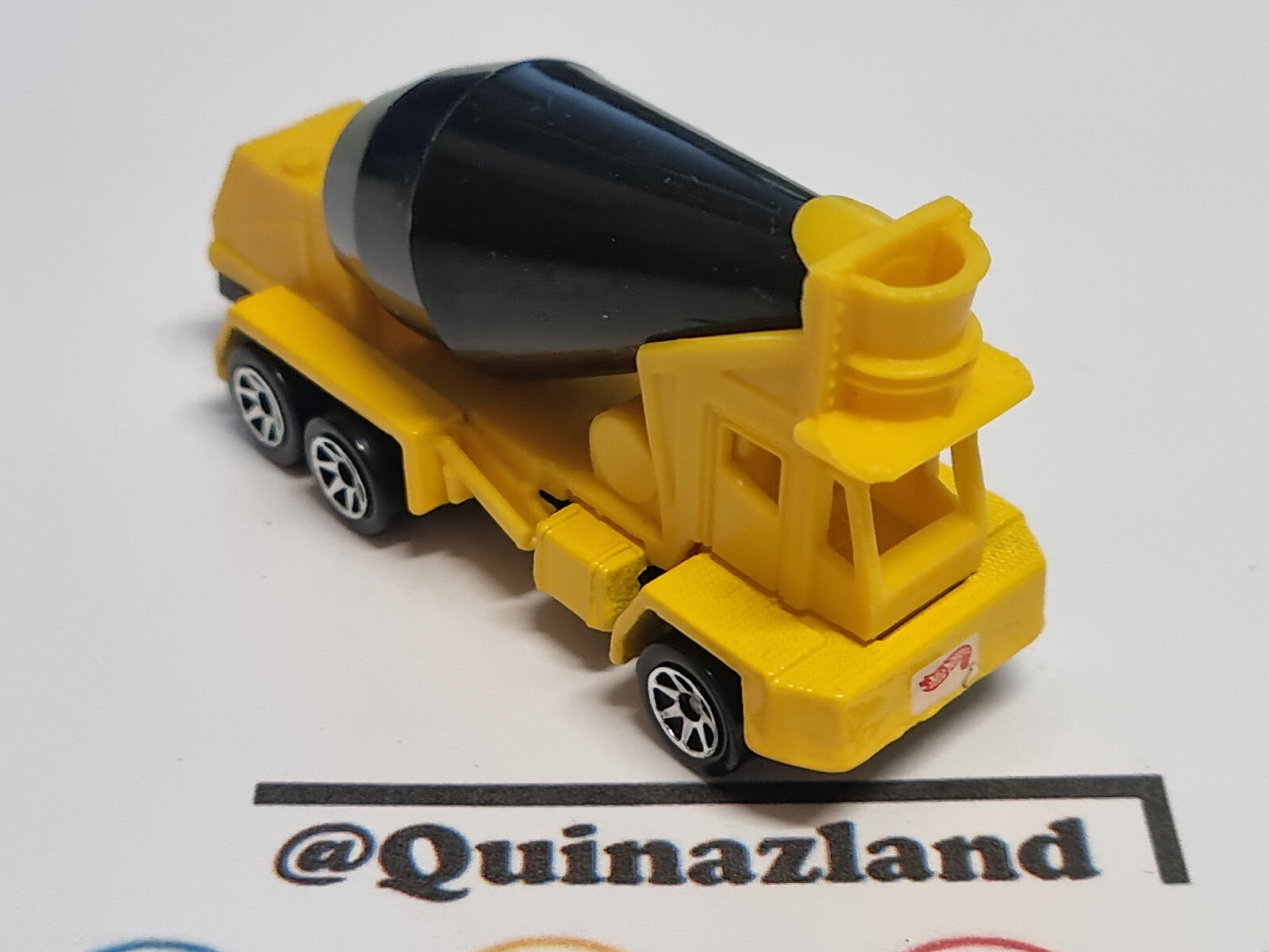 Hot Wheels 1997 exclusive multipack toys R Us Oshkosh cement mixer (A36)