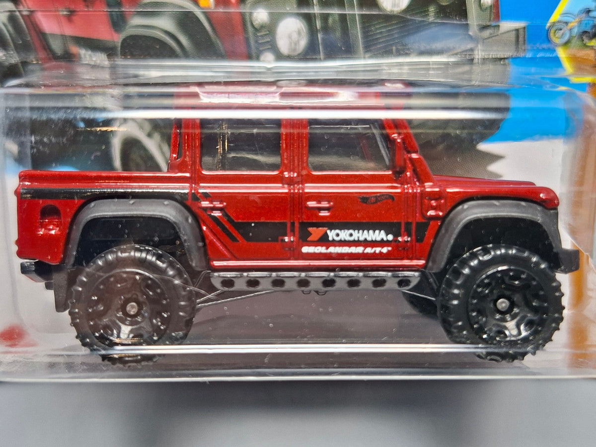 Hot Wheels '15 Land rover Defender double Cab   2025-179 (NP01)