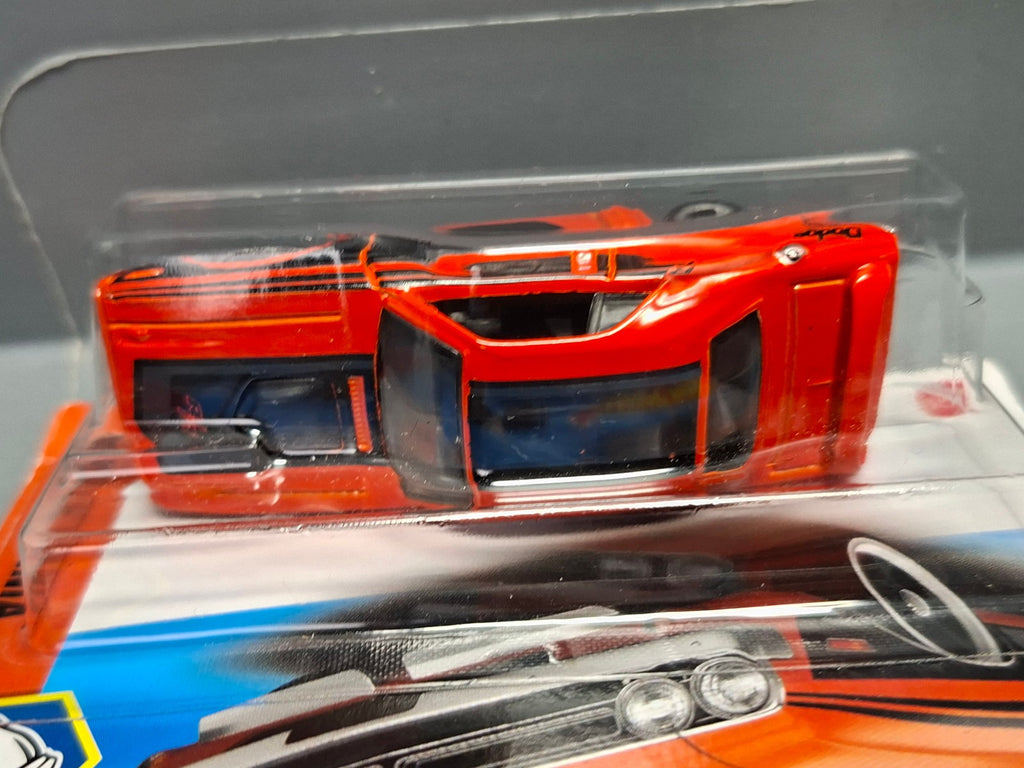 Hot Wheels '71 Dodge Challenger   2025-131  (NP02)