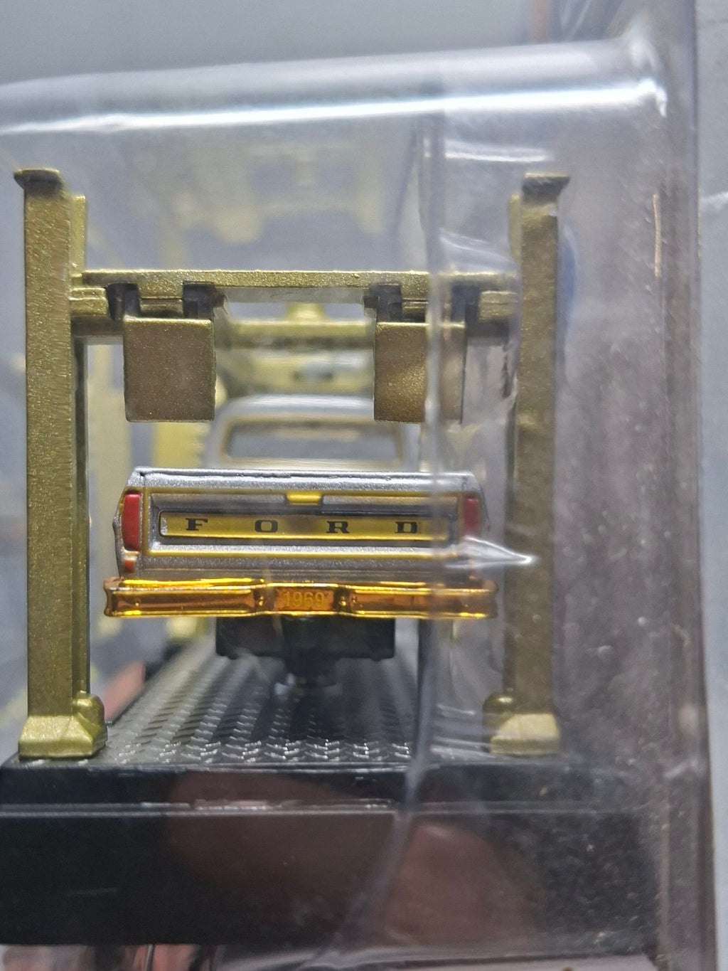 M2 Machines Model Kit 1969 Ford F-100 Custom 4x4 Chase 750pcs (NG05)