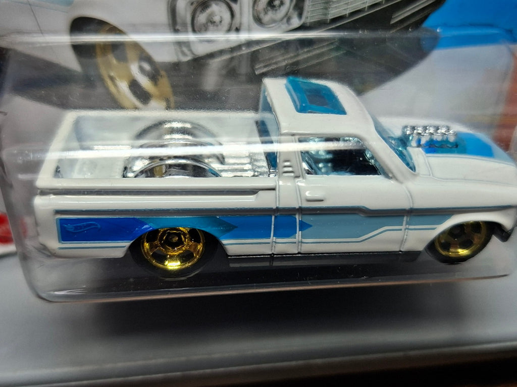 Hot Wheels Custom '72 Chevy Luv 2024-118  (NP02)