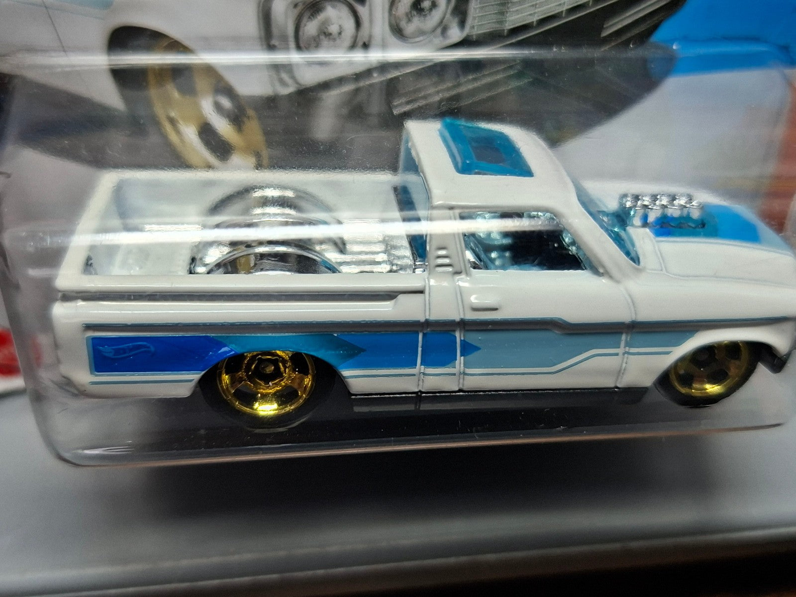 Hot Wheels Custom '72 Chevy Luv 2024-118  (NP02)