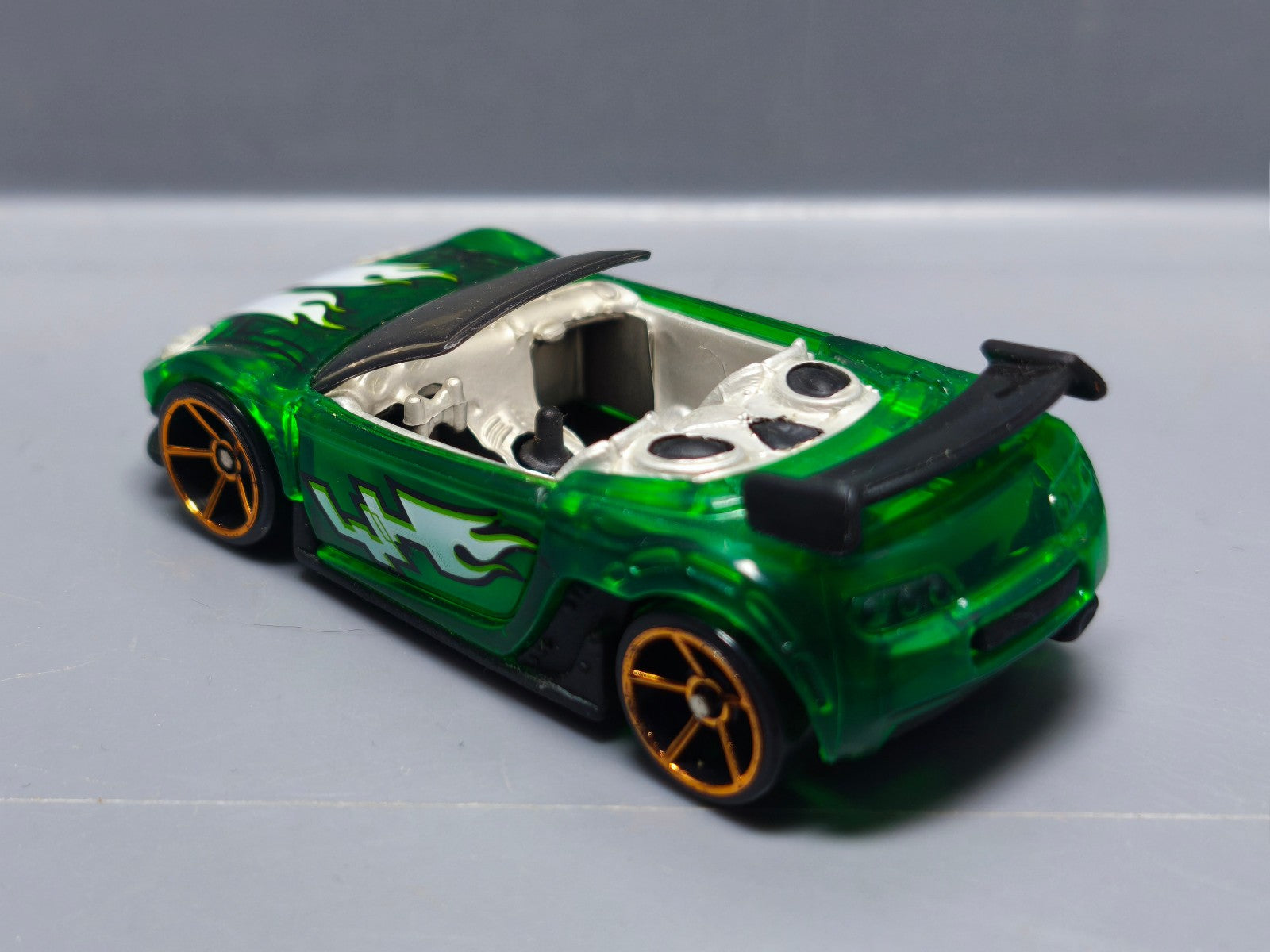 Hot Wheels Trak-tune 2006-143 (A17)