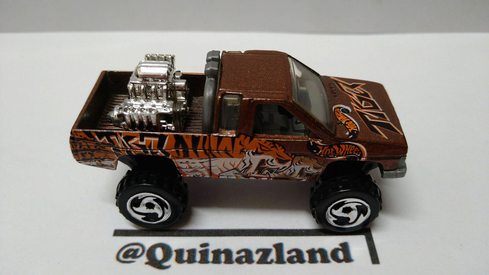 Hot Wheels Nissan hardbody 2000-021  (A16)