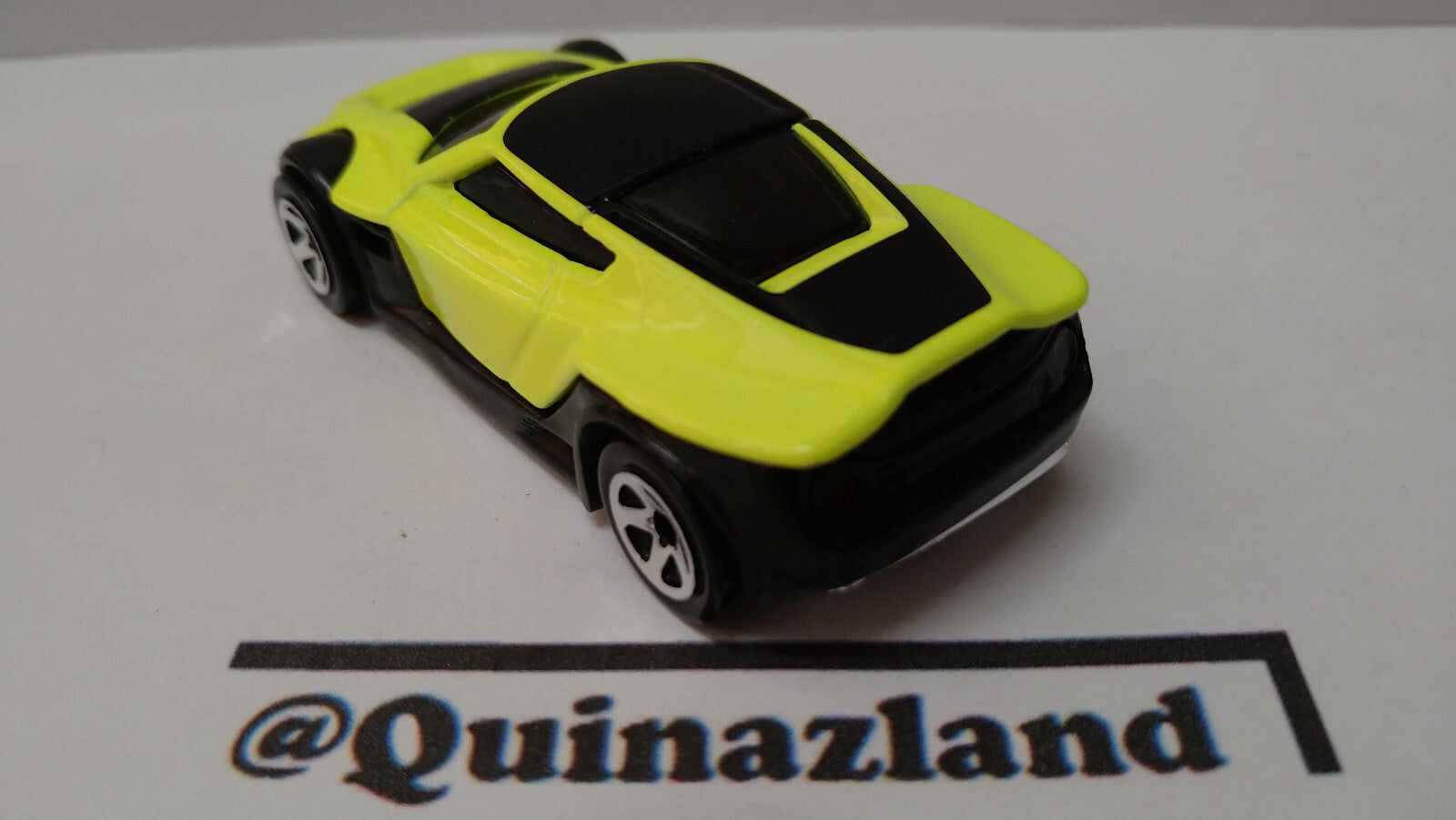 Hot Wheels Symbolic 2007 mystery car   (A35)
