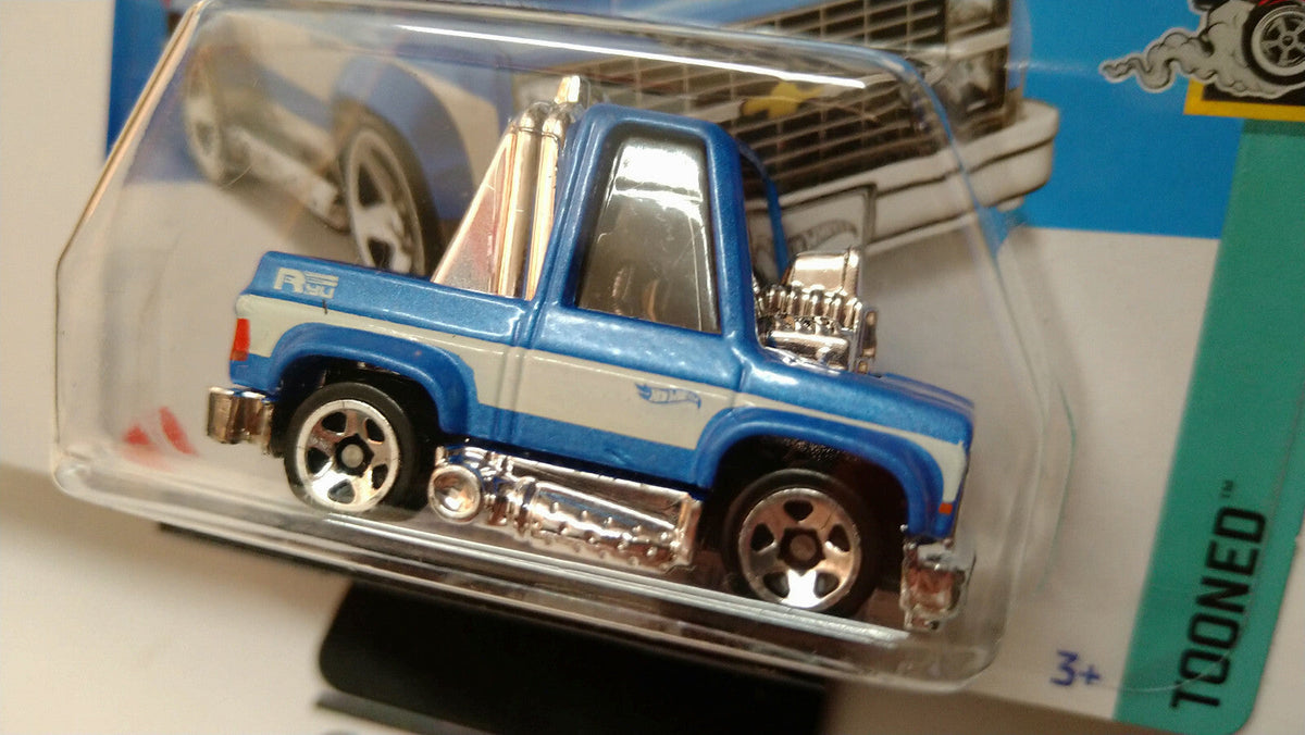 Hot Wheels Toon'd 83 chevy silverado  2022-104 (NP39)