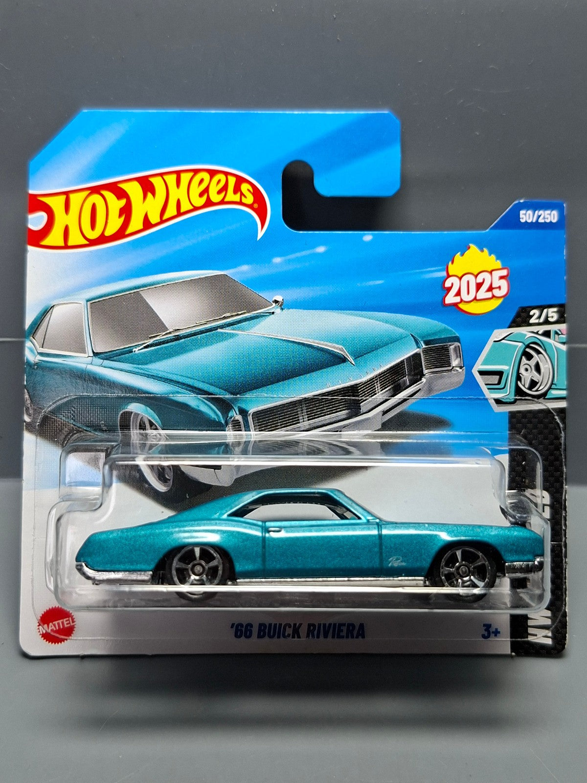 Hot Wheels '66 Buick Riviera   2025-050  (NP02)