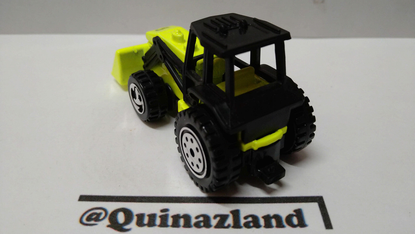 Hot Wheels Tractor 2000-103  (a14)