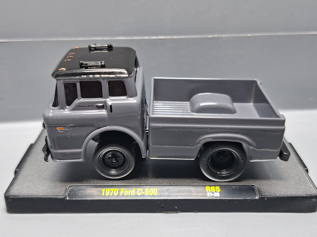 M2 Machines Details 1970 Ford C-600  (CP20)