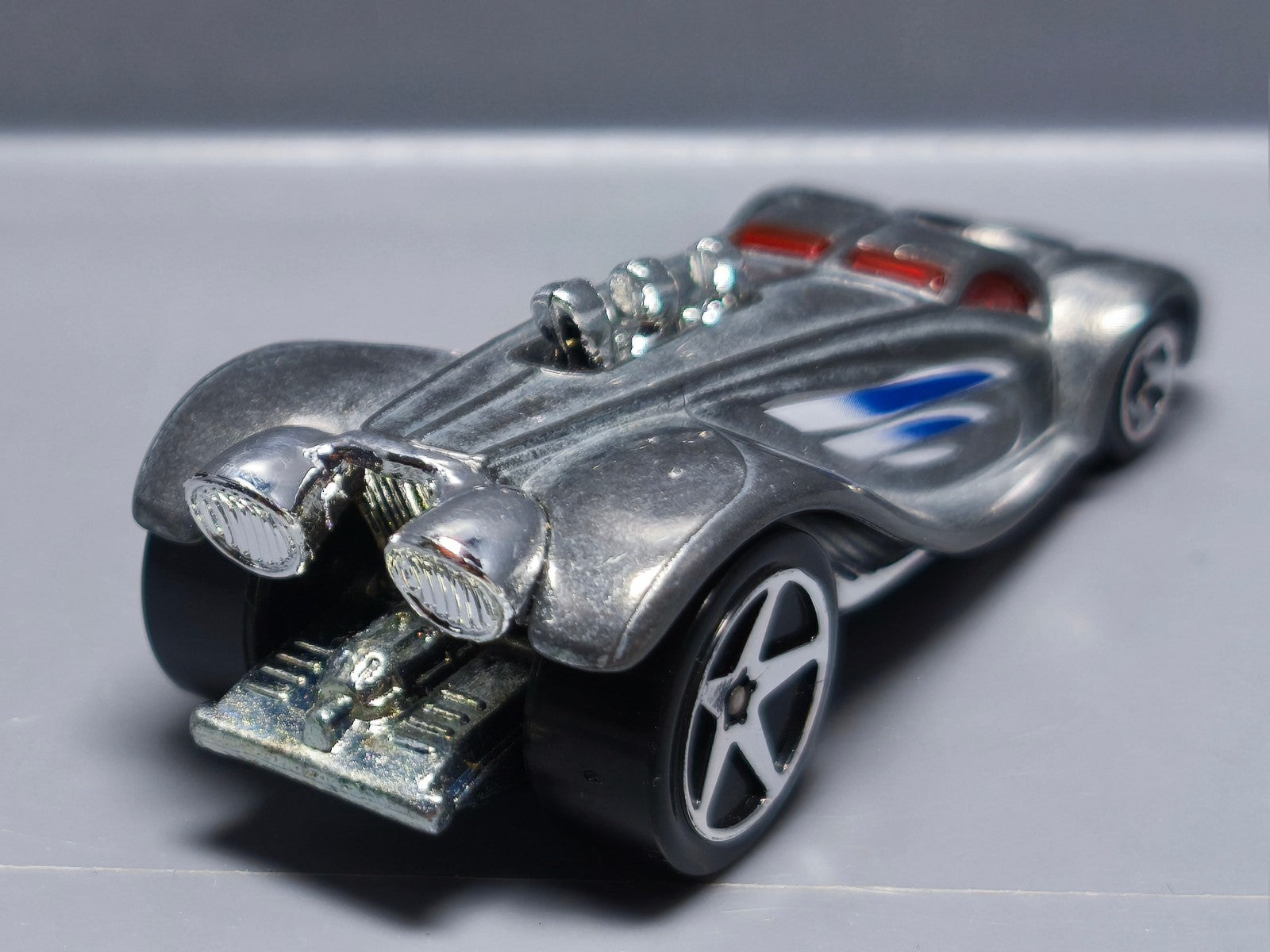 Hot Wheels Grandy lusion zamac 2004-017  (A11)