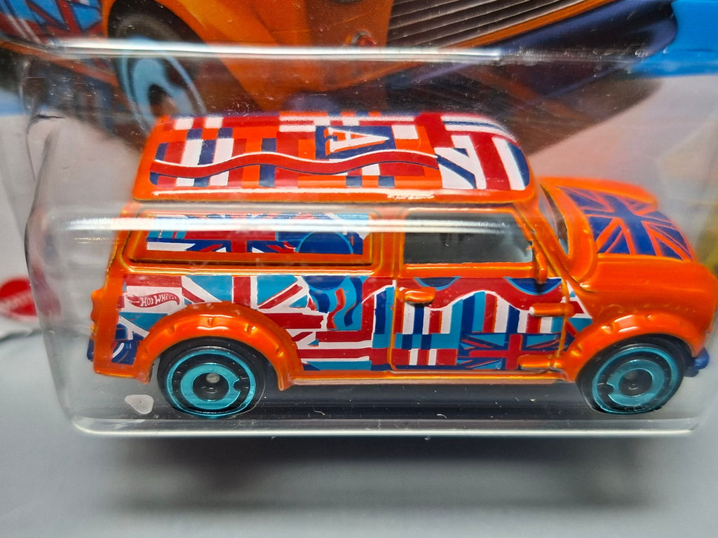 Hot Wheels '67 Austin Mini Van  2025-169 (NP01)