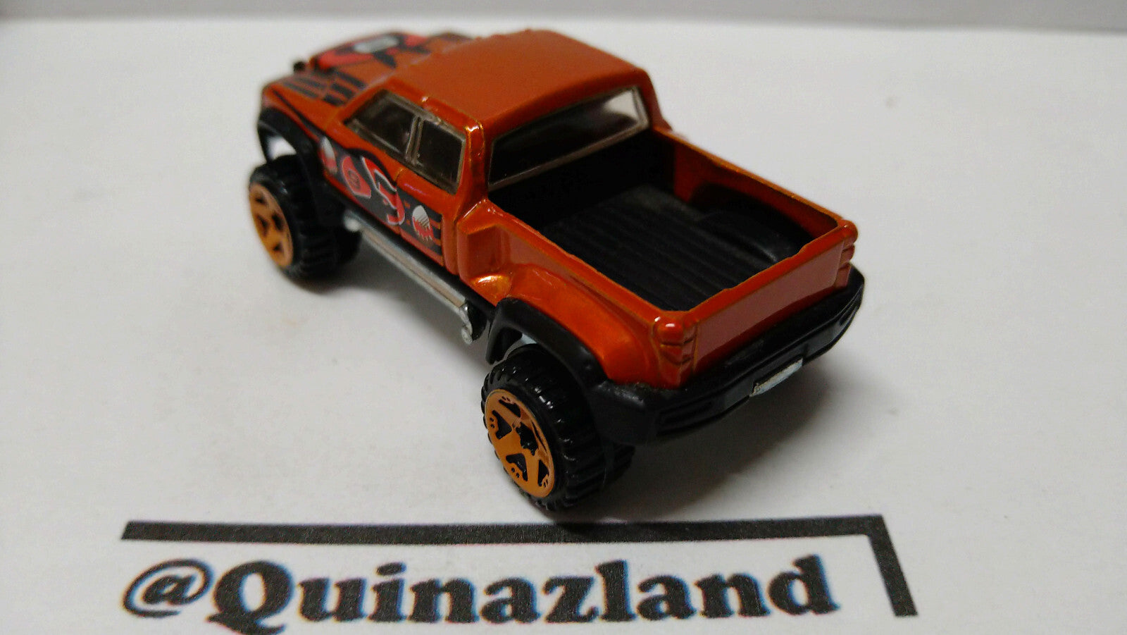 Hot Wheels 2007 easter egg-clusive Mega duty    (A25)