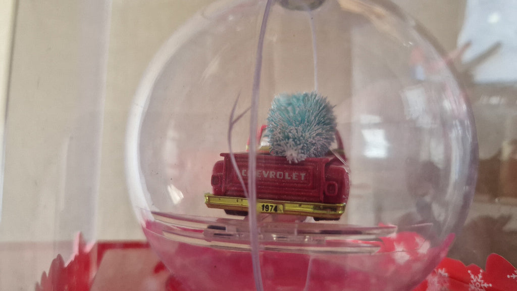 M2 Machines Chase Exclusive Coca Cola Ornament 1974 Chevy Stepside Truck  (CT09)
