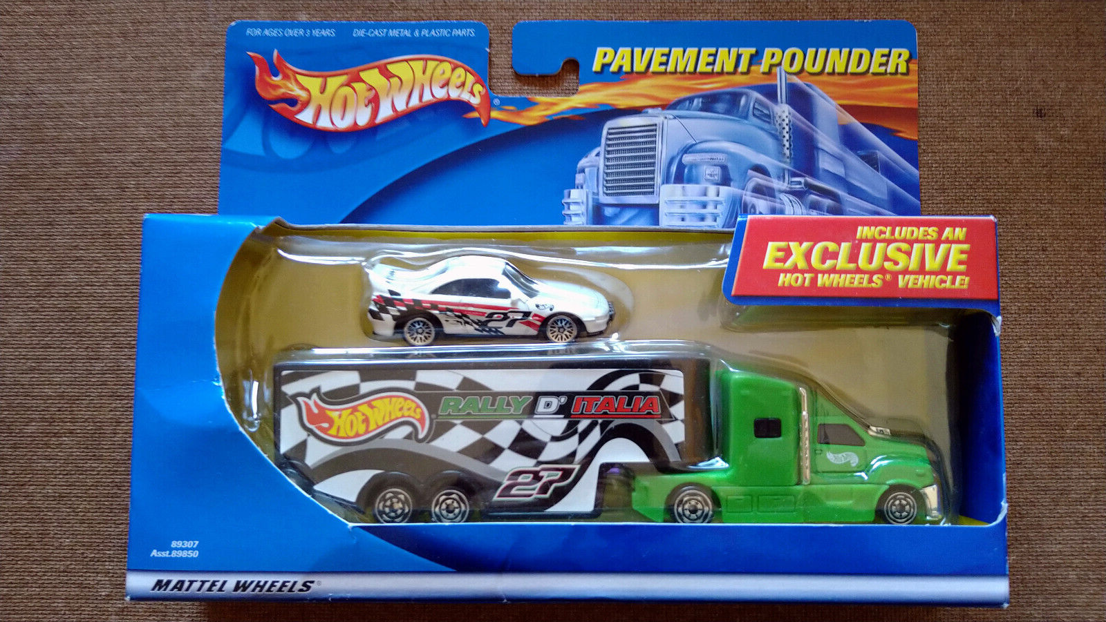 Hot Wheels 2001 pavement pounder Toyota mr2  (C7)