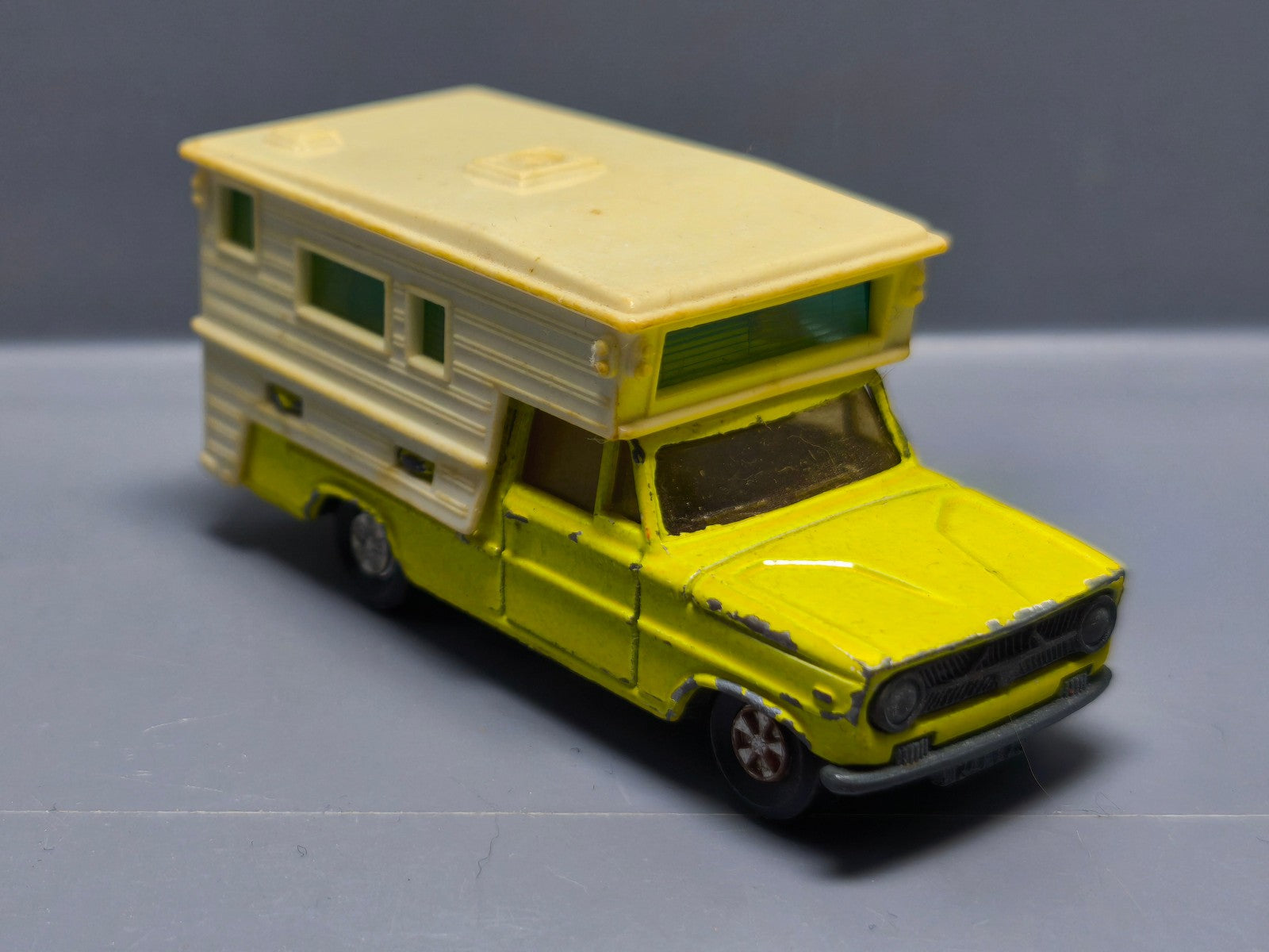Majorette Dodge Camper MIF 1/80 Plastique niveau porte cassé  (A38)