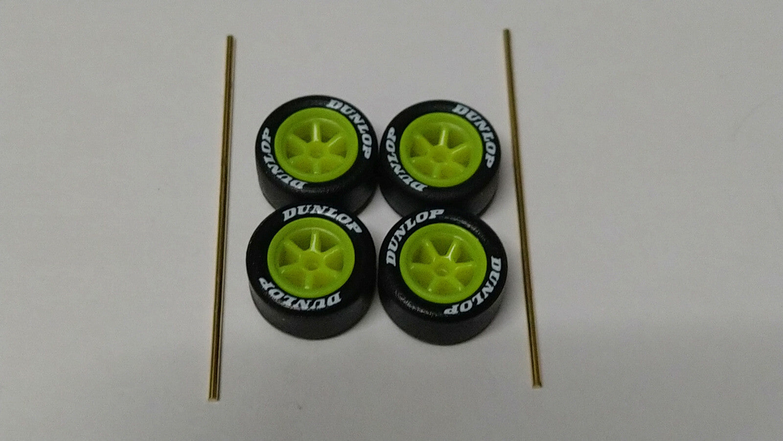 Set de jantes Dunlop jaune  6 branches pneu gomme pour Custom (ET)