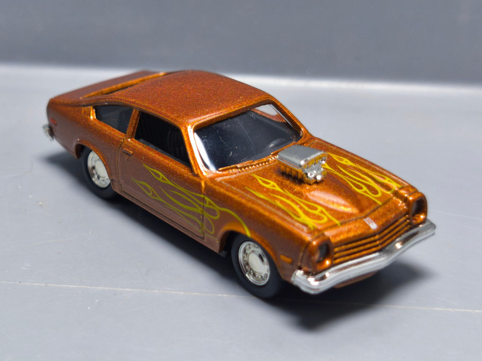 Motor max American graffiti  1976 chevy vega  (A28)