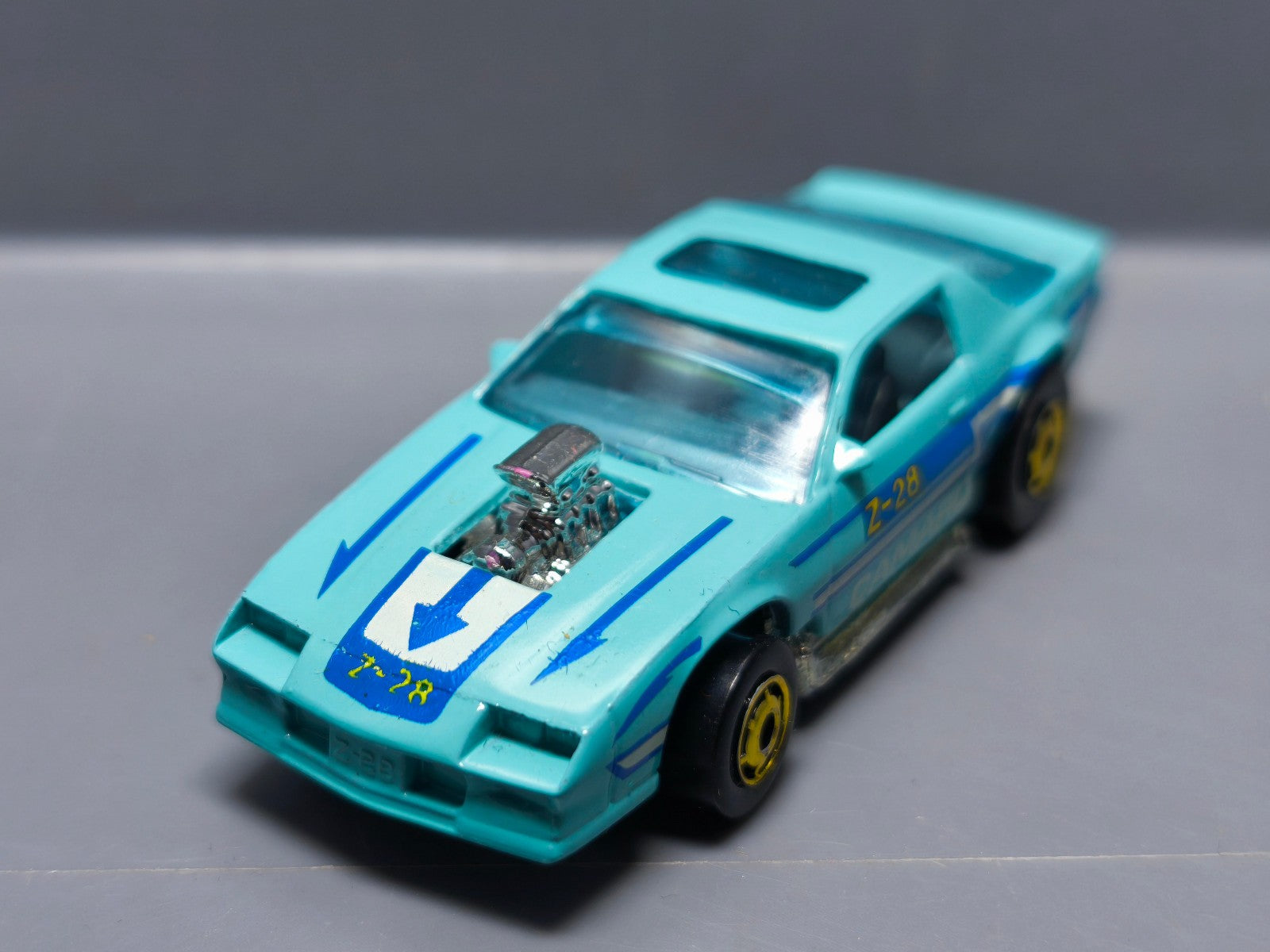 Hot Wheels 80's Camaro 1990 avec déco sur capot HO  (A21)